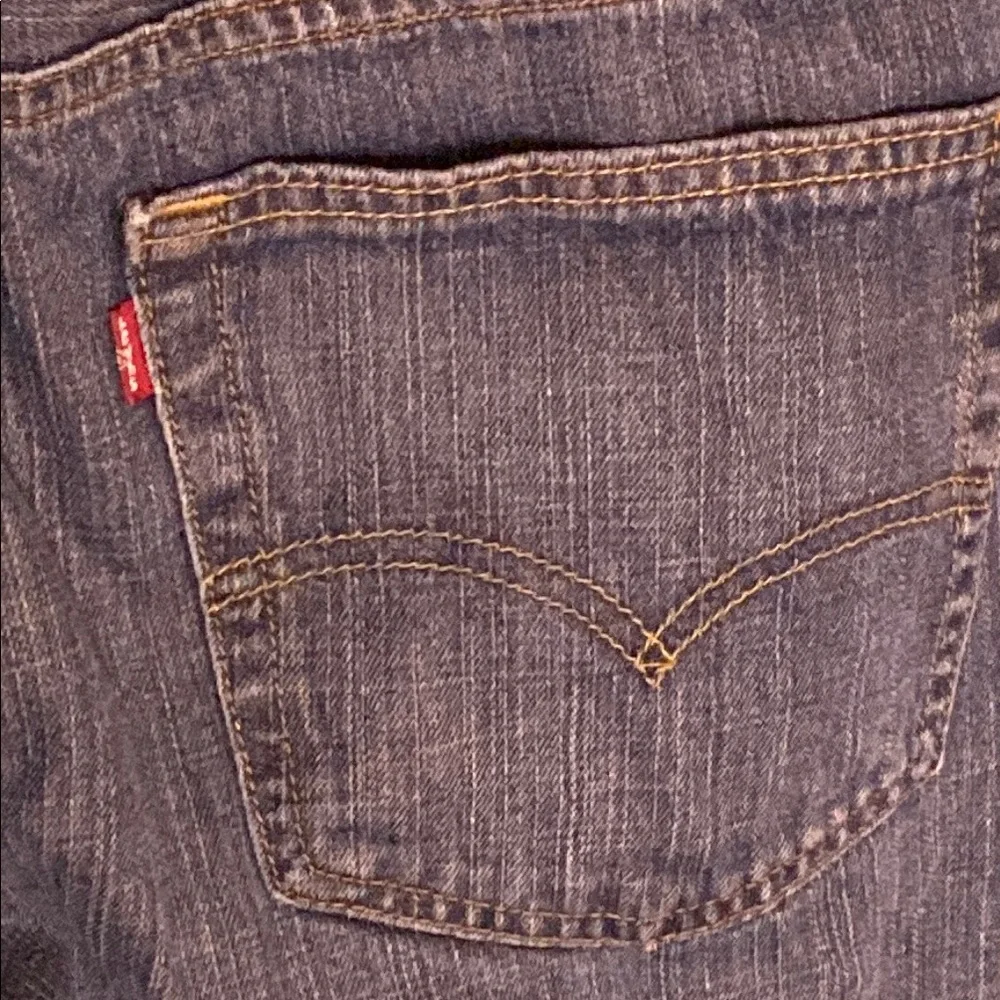 Levi’s 569 Loose fit straight Men's Blue Jeans size 38x30 darker wash color